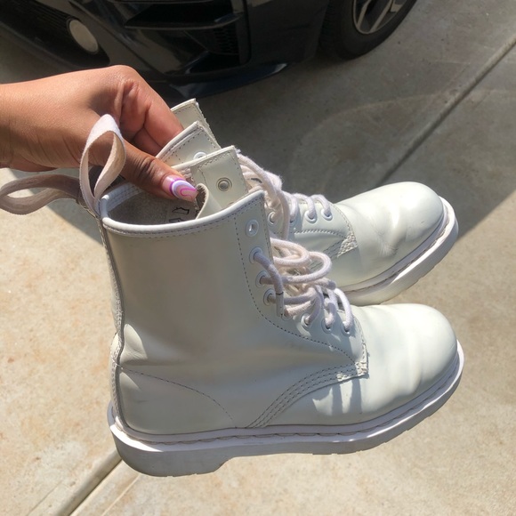 Doc Martens - All White - Picture 1 of 5